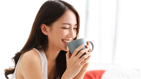 Why You Should Wait An Hour Before Drinking Coffee In The Morning