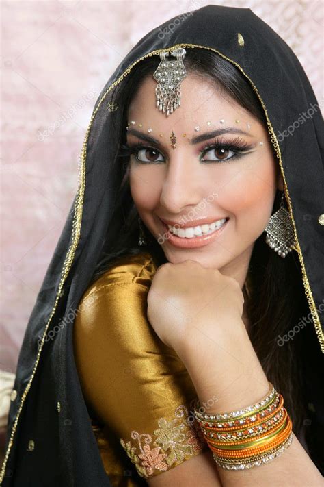 Beautiful Indian Brunette Woman Portrait — Stock Photo © Lunamarina