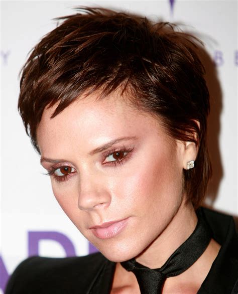 We recognize her with her short bob hairstyle. Victoria Beckham Hair Over the Years | Super short hair ...