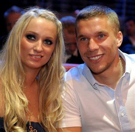 Ein besuch in der dönerbude, die der fußballstar. Nationalstürmer: Lukas Podolski heiratet heimlich seine ...