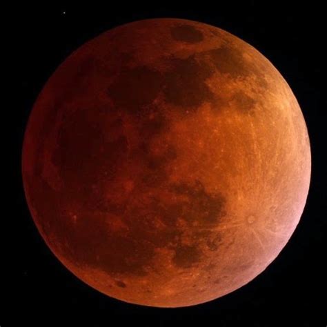 Pada gambar gerhana matahari total bumi memasuki bayang bayang inti umra bulan. Gambar Menakjubkan Gerhana Bulan Total 15 April 2014 ...