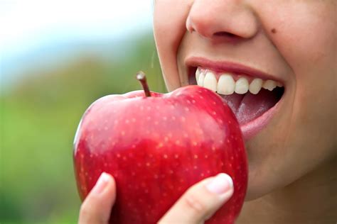 Are You Eating Apples The Wrong Way Better Homes And Gardens