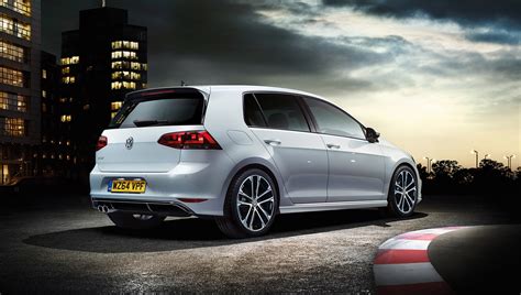 Volkswagen Golf Gets Sporty R Line Trim