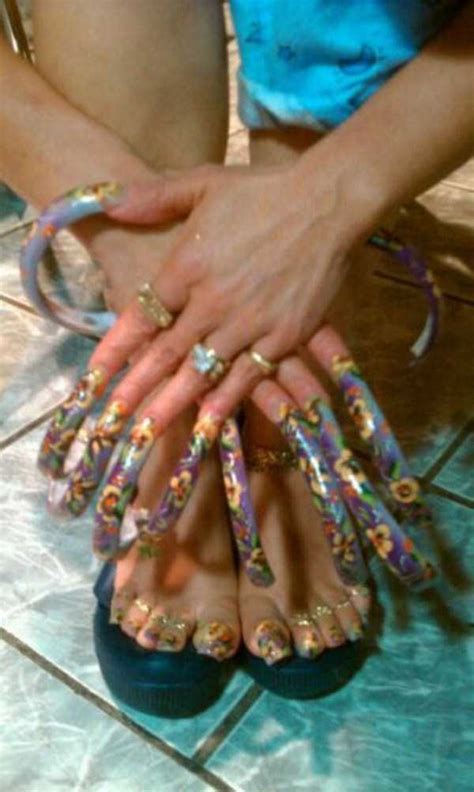 Women With Insanely Long Nails Photos Klyker Com