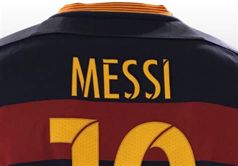 Das trikot hat ein paar kleine makel ist dennoch in einem super zustand größe. Von Weltfußballer Lionel Messi: Handsigniertes Original ...