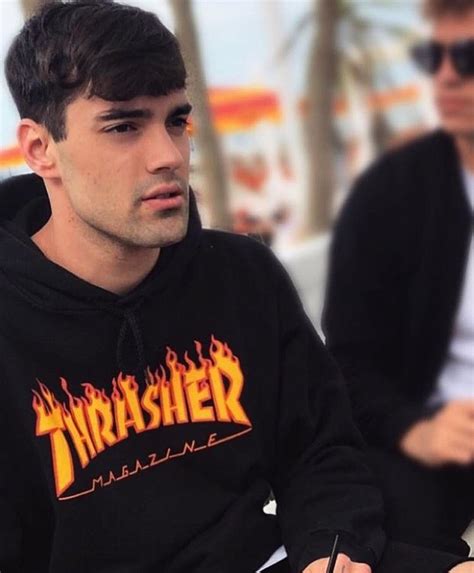 Ha scelto di lasciare la tv per curarsi nella massima tranquillità, ma continua ad aggiornare. 'Uomini e Donne', ecco chi è Alessio Campoli, il nuovo ...