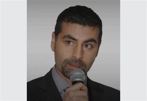 والشريف بن زيد هو شقيق النقيب الشريف علي بن زيد الذي قتل في عام 2010 أثناء مشاركته في مهمات القوات المسلحة الأردنية في أفغانستان. الشريف حسن بن زيد ويكيبيديا السيرة الذاتية - البسيط دوت كوم