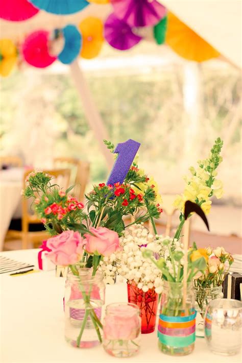 Whatever your budget, you will be sure to make this a golden event. 21 ways to decorate your wedding venue with flowers