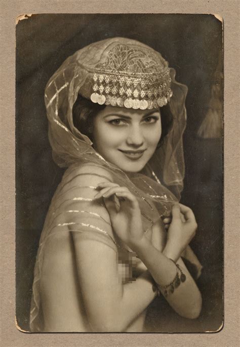 Shahinblogger عکس های نیمه سکسی از قلیان کشیدن زنان ایرانی زمان قاجار تصاویر