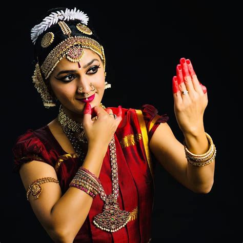 Bharatanatyam Bharatanatyam Poses Indian Classical Dancer Dance Poses