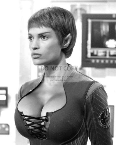 Jolene Blalock In Star Trek Enterprise 8x10 Publicity Photo Sp118
