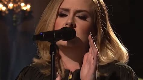 Youtube Hit Adele Zingt Hello Unplugged Bij Snl