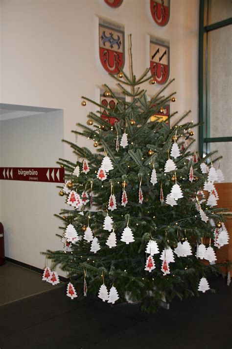 In html ist das auskommentieren eines codes einfacheralles mit hilfe spezieller symbolpaare. Der wünsche Weihnachtsbaum im Rathaus Menden