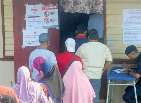 Tanjung piai,% 57 malezyalı,% 42 çinli ve% 1 hintli ile ırksal olarak karışık bir koltuktur. Tanjung Piai by-election: 52,000 voters to decide tomorrow