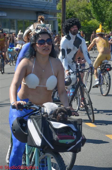 Fremont Summer Solstice Parade Naked Bike Riders Guerilla