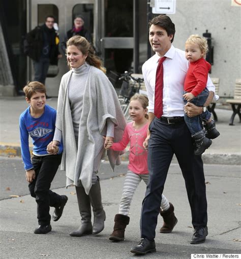 This little cutie is getting the prime minister's autograph on his sweater! Justin Trudeau Dog: The Prime Minister's Family Got Even ...