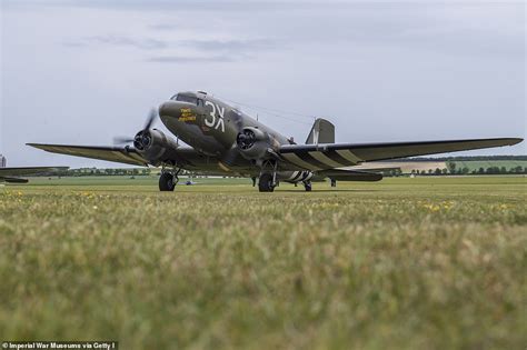 30 Dakotas Fly From Raf Duxford For 75th D Day Anniversary Daily Mail