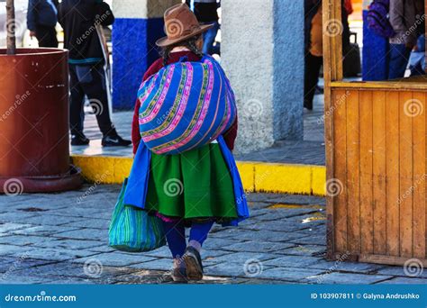Gente Peruana Foto Editorial Imagen De Recorrido Escena 103907811
