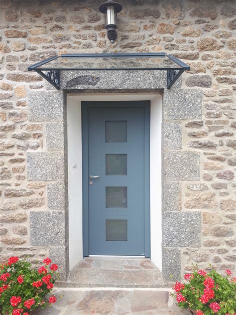 Porte d'entrée alu et marquise rétro pour maison en pierre - Plémy (22)