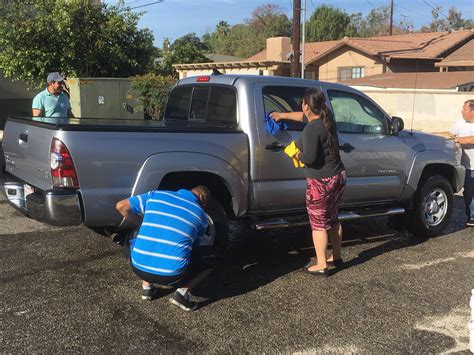 Adultos y jóvenes unidos con... - Iglesia Restauracion Oxnard