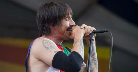 Vocalista Dos Red Hot Chili Peppers Internado De Urgência Nit