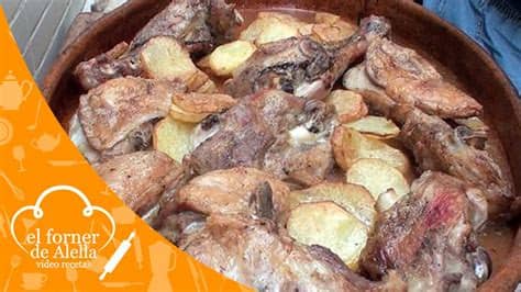 Se deja macerar, por una hora, la carne en una infusión echa con ají. Paletilla de Cordero Asada al Horno de Leña - YouTube