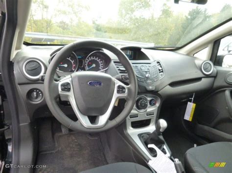 Charcoal Black Interior 2016 Ford Fiesta Se Hatchback Photo 107779684