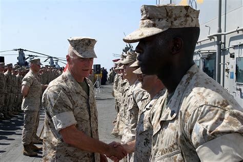 Cmc Drops In On 26th Meu At Sea 26th Marine Expeditionary Unit News
