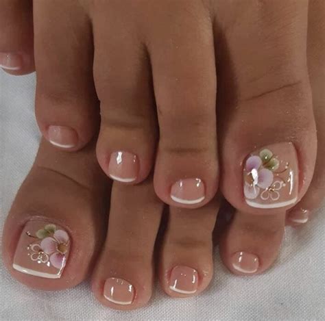 Treat Your Feet To These Beautiful Pedicure Concepts And Strut Your