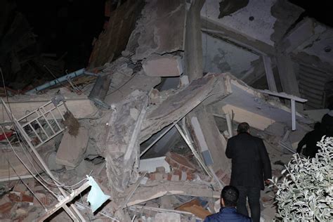 Terremoto In Turchia Almeno Le Vittime Oltre Feriti Si
