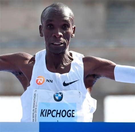 Eliud kipchoge versucht es morgen samstag in wien zum zweiten mal: Berlin-Marathon 2018: Kenianer Eliud Kipchoge knackt den ...
