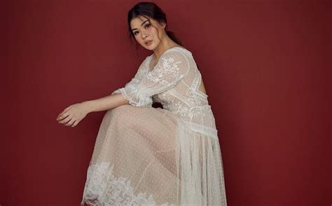 Indonesian beauty bloggers list ranked by popularity based on social metrics, google search ranking, quality & consistency of blog posts & feedspot editorial teams review. 5 Top Fashion Blogger Indonesia