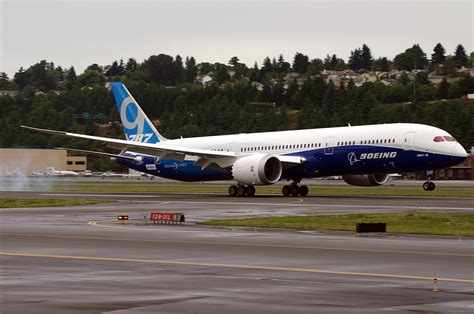 Photos Info The Boeing 787 9 Dreamliner Takes First Flight