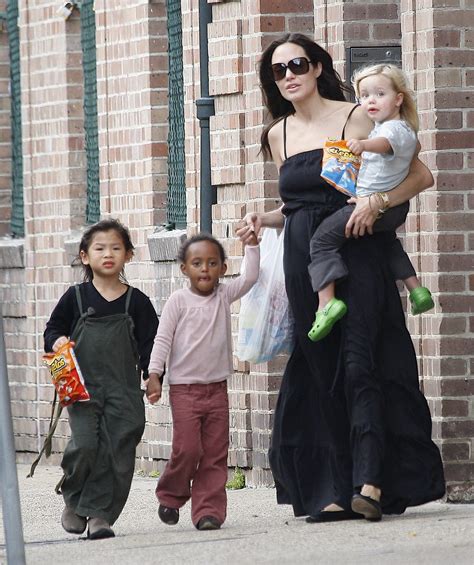 Brad pitt and angelina jolie have six kids, maddox, pax, zahara, sholih, knox and vivienne, three though they're no longer married, brad pitt and angelina jolie were one of the most iconic couples. Angelina Jolie with her kids - Ye Kya Chutiyapa Hai