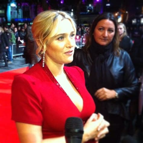Кейт уинслет родилась в семье актеров роджера уинслета и салли бриджес. The glowing Kate Winslet at LFF2013 | Kate winslet, The a ...