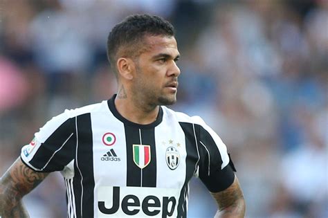 Juventus Turin: Dani Alves überzeugt bei Juve - jetzt ...