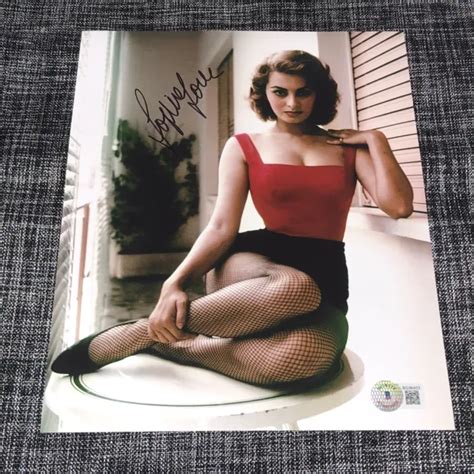 Sophia Loren Signed Autograph 8x10 Photo Sexy Actress Legend Beckett