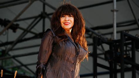 The Tragic Real Life Story Of Ronnie Spector