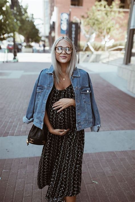 Pregnant Street Style 59 Maternity Outfit Ideas Stylecaster Pregnant Outfits Pregnant Street