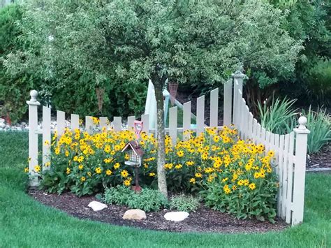 Picture 44 Of 50 Landscaping Ideas Against Fence Fresh Backyard
