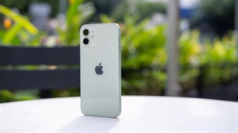 Apple Iphone 12 Shows Issues Concerning A Green Tint On The Screen