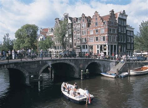 Amsterdam is wereldberoemd om haar prachtige 17e eeuwse grachten. Trendwatching: Authenticiteit: De grachten van Amsterdam