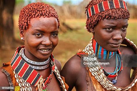 若い女性エチオピアのハマル族アフリカ 2人のストックフォトや画像を多数ご用意 2人 アフリカ アフリカの角 istock