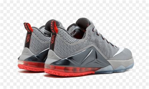 O britânico lembrou as suas raízes humildes, dizendo que na altura em que começou a ver corridas não se pagava para isso, porque se fosse o contrário, não teria meios para o … Nike Lebron Xii Baixa, Sapatos De Desporto, Nike Lebron 12 ...