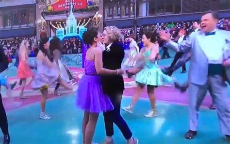 macy s thanksgiving day parade earns praise for broadcasting same sex kiss london evening