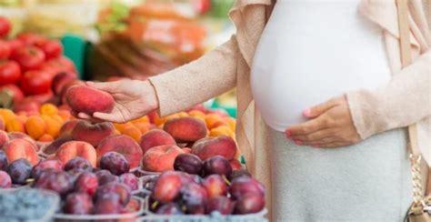 Laksatif dalam jus apel bisa membantu melancarkan pencernaan si kecil. 15 Buah untuk Ibu Hamil, Pastikan Bayi dan Bunda Sehat