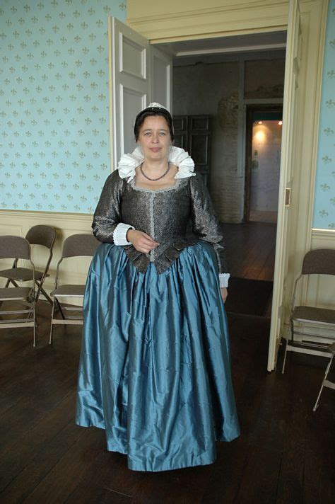 Gentlewoman Circa 1600 Historical Clothing Elizabethan Costume
