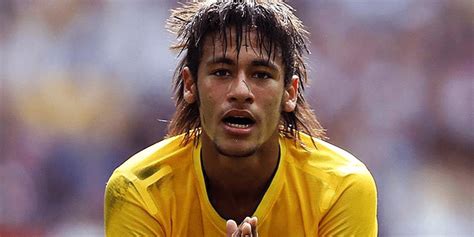Un empleado por hora o bien no exento recibe el pago de las horas trabajadas según la cuota de pago por hora acordada. Por Que o Neymar Ganha Mais Do Que Mil Professores Juntos ...