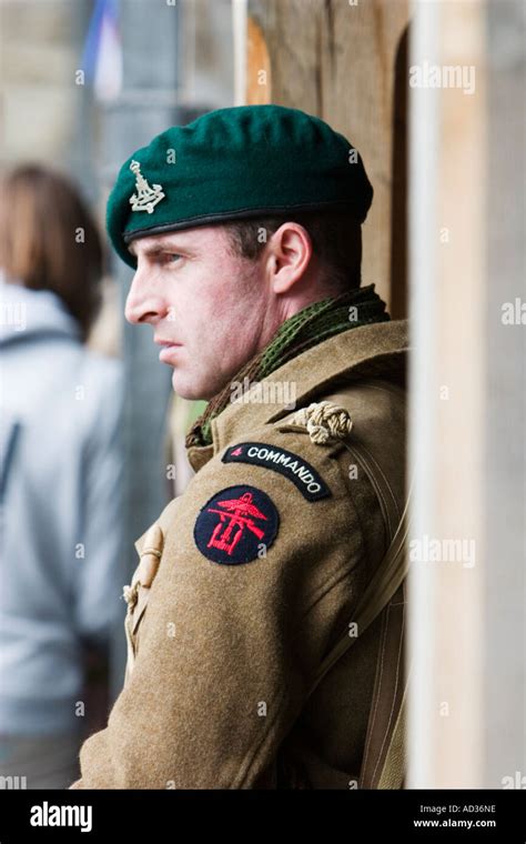 Ww2 British Commando Soldier At Reenactment Weekend Stock Photo Alamy