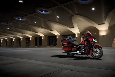 2018 Harley-Davidson CVO Limited 115th Anniversary Review • Total ...